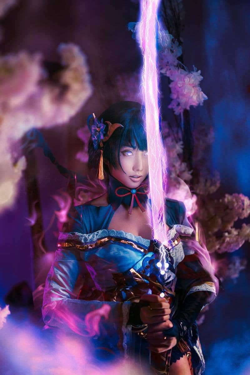 Cosplay Raiden Shogun đầy bí ẩn không kém phần mạnh mẽ - ThuVienAnime